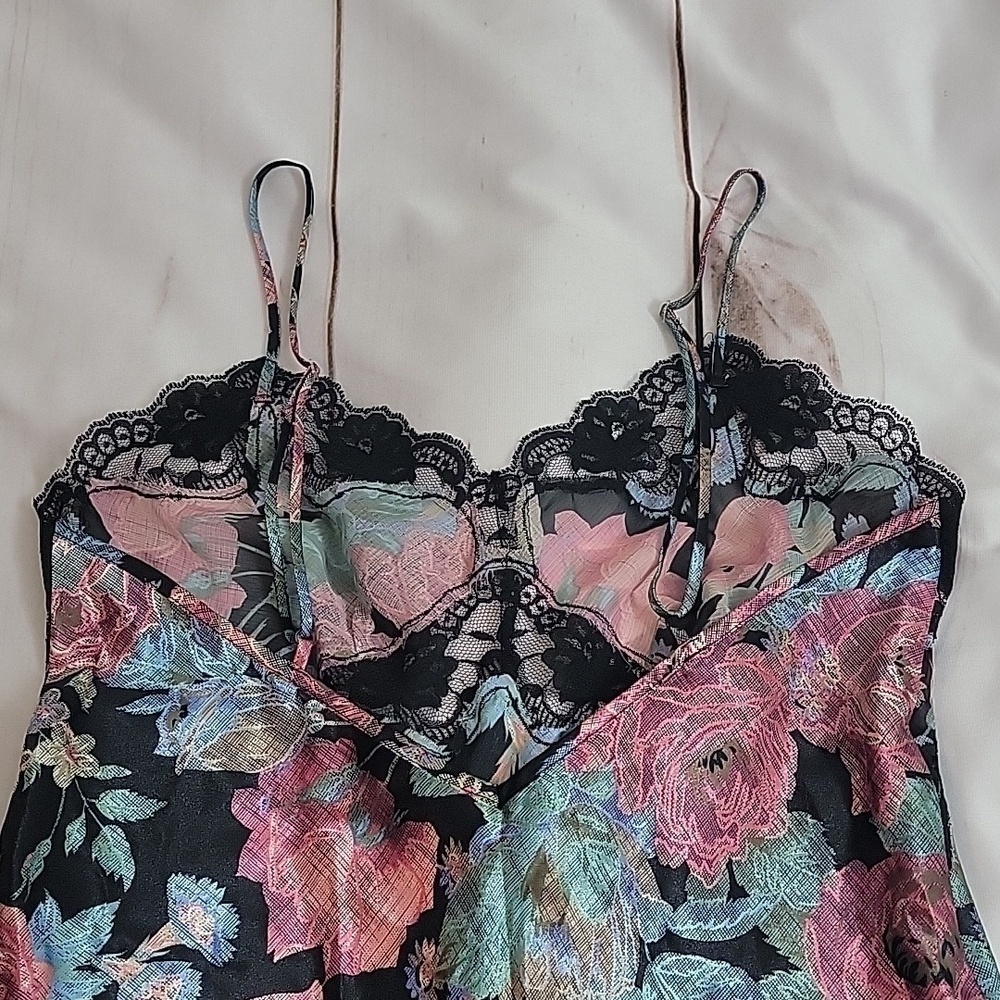 Victoria’s Secret Vintage Floral Slip Dress Nightgown size Medium Lace Accents - Picture 5 of 7